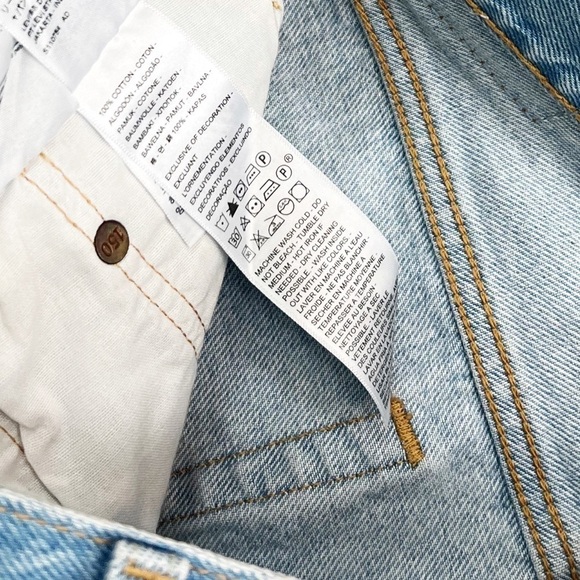 NWT Levi’s 501 Original High Rise Jeans Light Wash Floral Patch Distressed - Picture 7 of 7